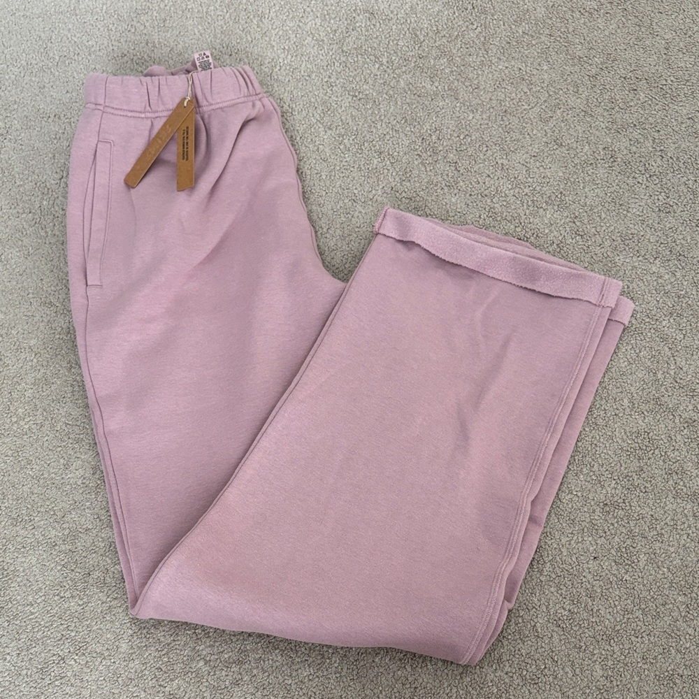 SKIMS Cotton Fleece Classic Straight Leg Pant
Color: Dusk
Size: Small